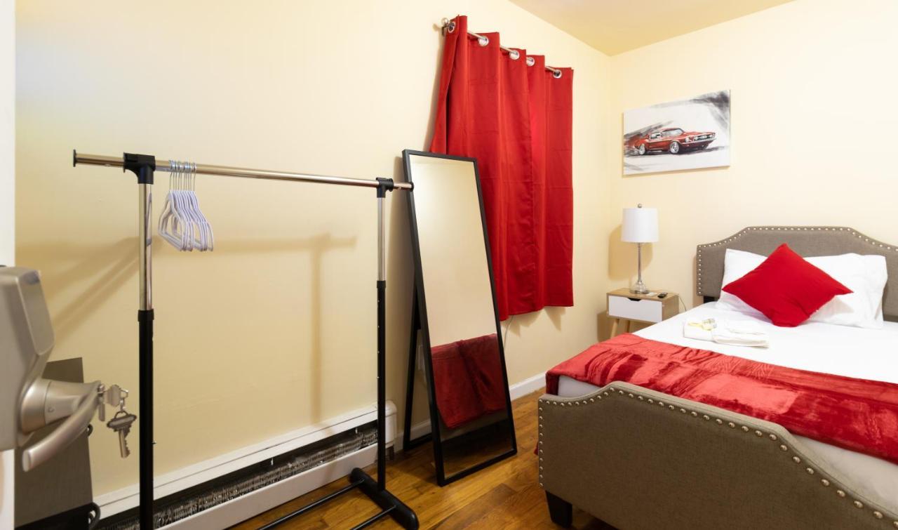 Deluxe Twin Size Bed-red On The 1st Fl In Elmhurst Ny Apartamento